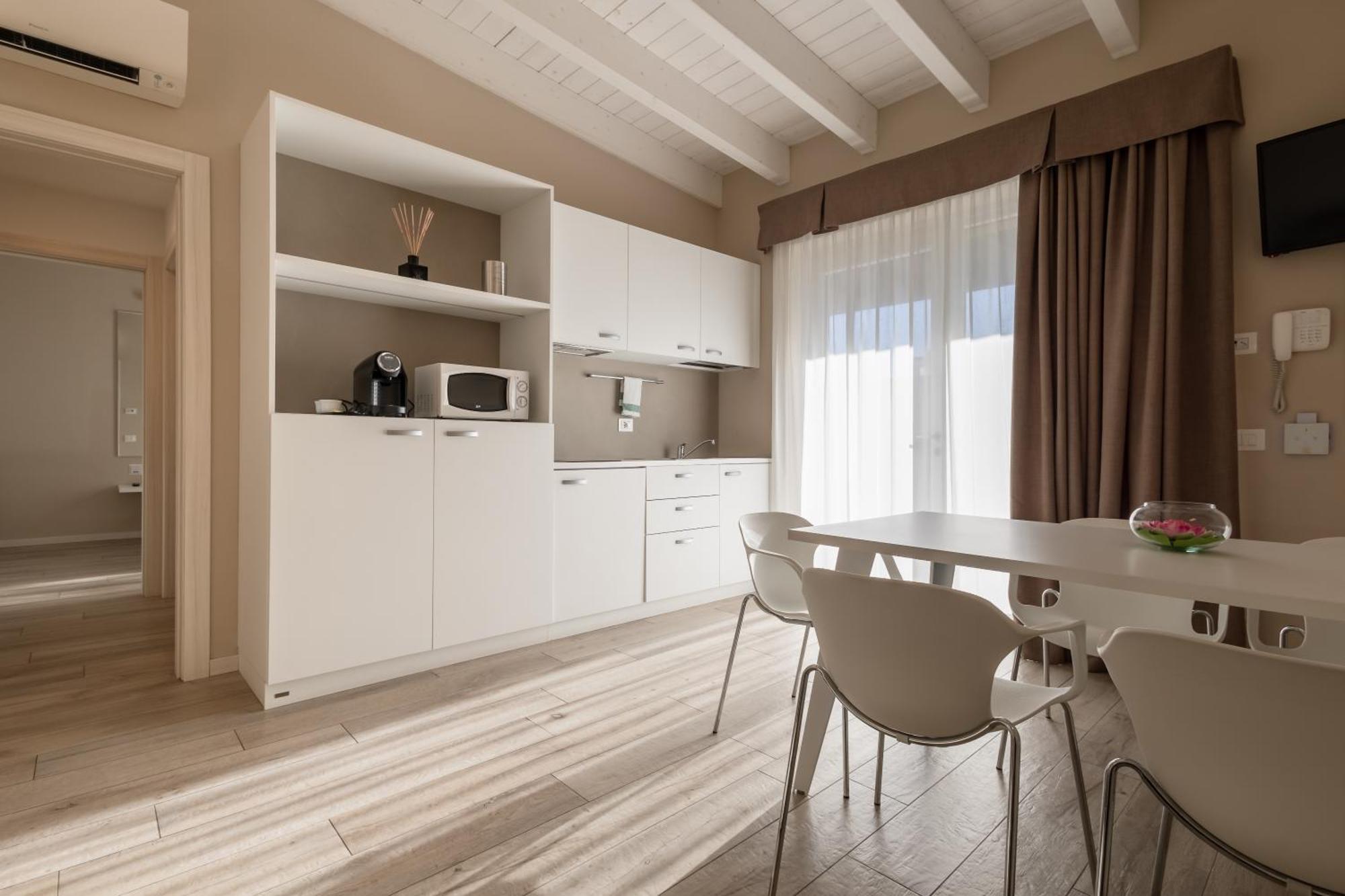 Aurora Aparthotel Peschiera del Garda Kültér fotó