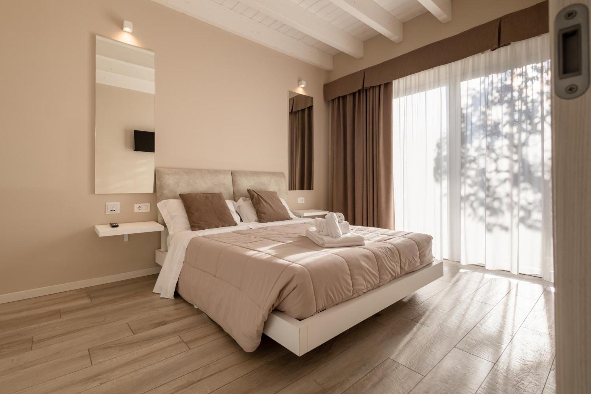 Aurora Aparthotel Peschiera del Garda Kültér fotó