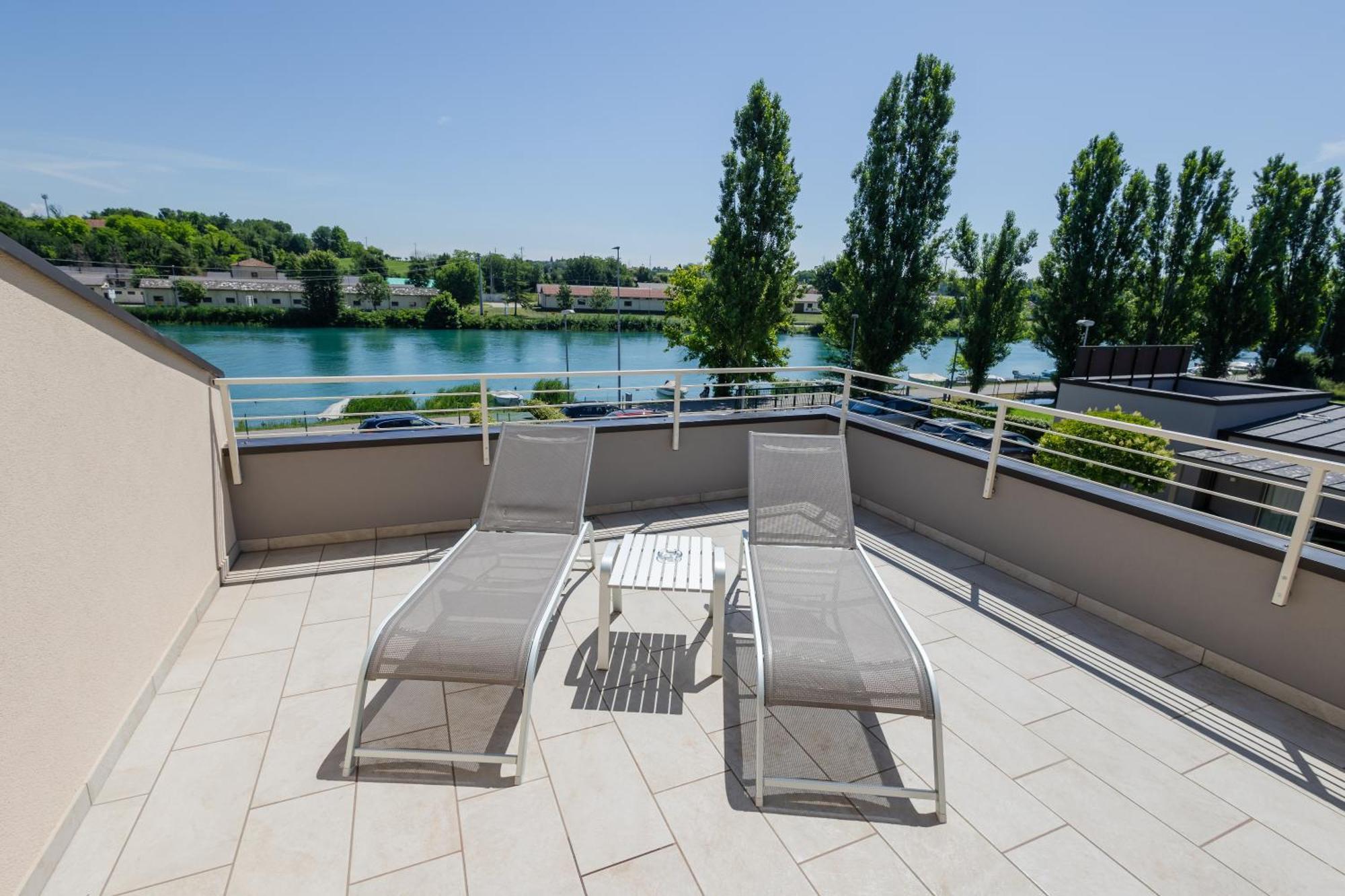 Aurora Aparthotel Peschiera del Garda Kültér fotó
